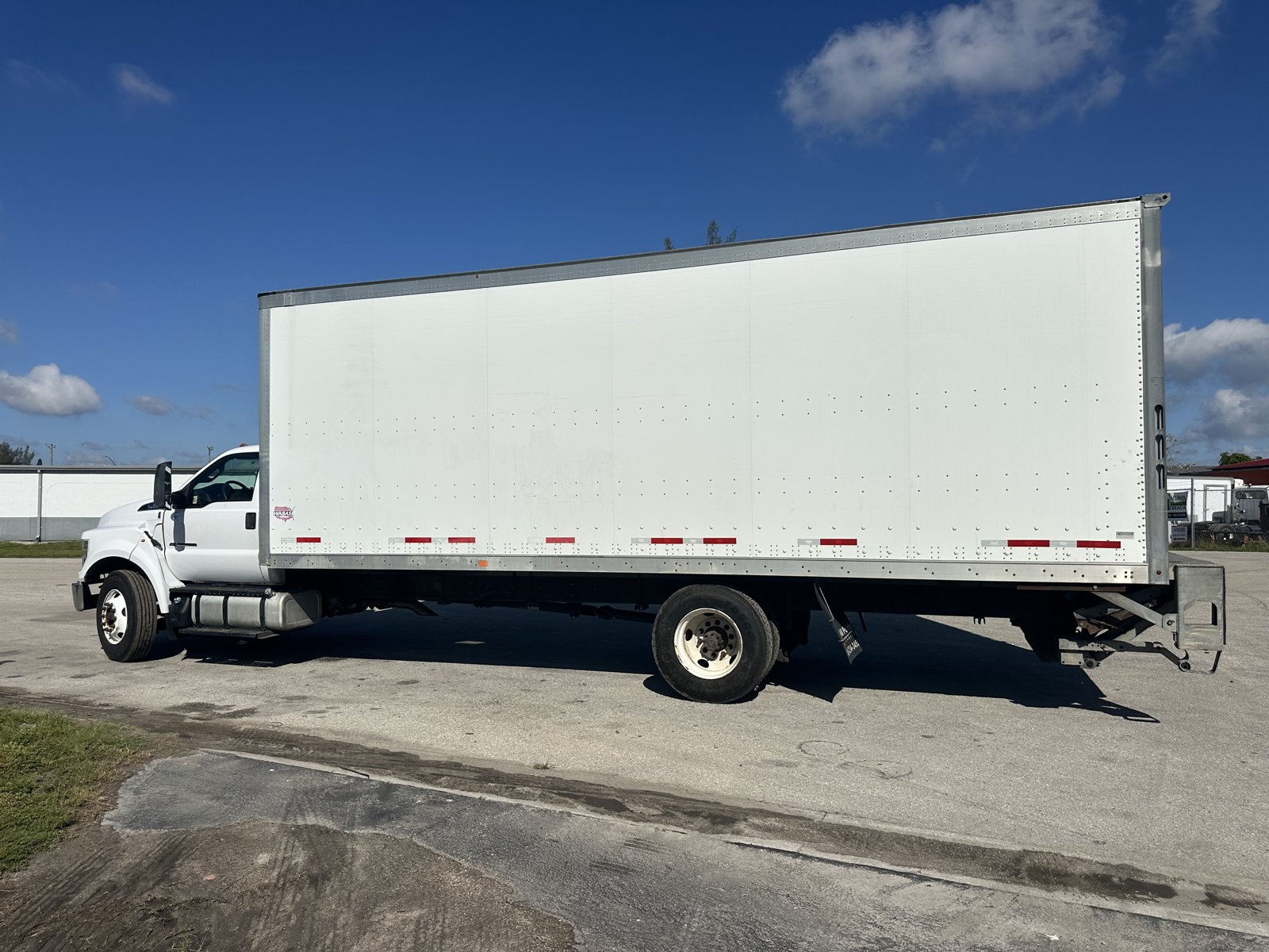 Ford 26-foot box truck on the Woodfield Leasing lot